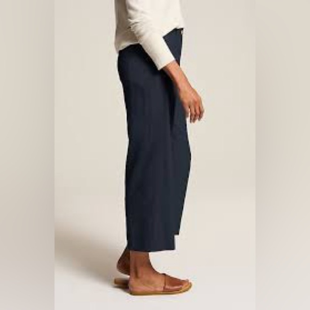 Like NEW! J. Jill Blue Navy Love Linen Capris with Wide Leg. Perfect for Summer!